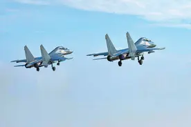 云端砺剑风雷动——空军航空兵某旅飞行训练影像图片