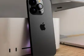 iPhone 15 Pro真机渲染图曝光，海蓝色很漂亮！图片