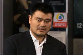 姚明评NBA历史最强五人组：控卫科比，分卫乔丹，小前锋令人意外图片