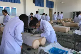 学医八年不会看病？专家下场做出回应，原因让学校羞愧不已图片