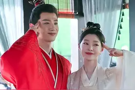 宋轶被曝结婚登记后现身，一双鞋近万元，与白敬亭同住婚房半年多图片