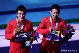 0分！世锦赛男子跳水直接落水，被集体打零分，教练忍不住捂脸图片