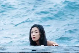 《蓝色大海的传说》谁不需要一个为你打伞的男人图片
