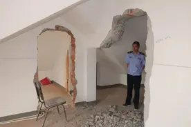 承重墙事件出现反转，业主不听政府劝阻声称:宁愿被压死也不搬走图片