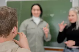哑女的前半生 婚姻承载的年华几多飘零图片
