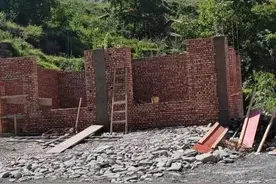 本人原有的宅基地，现是非农户口，回村翻建房屋的申请经过如下：图片