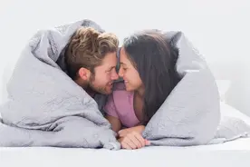 同房后酿成大错：黄体破裂！劝告：夫妻生活不是打仗，请务必适度图片