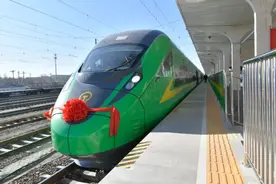 发车！巴彦淖尔至呼和浩特首列城际动车开行！直击现场→图片