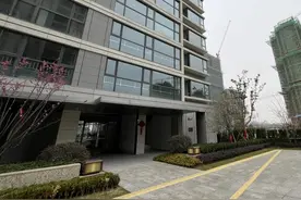 悔不当初：因贪小便宜选了架空层的2楼，如今进退两难！图片