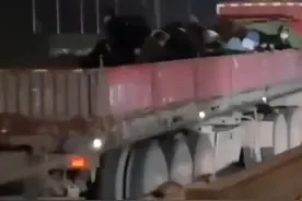 徒步返乡，货车司机行为可取吗？图片
