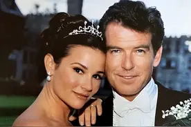 “最帅007”布鲁斯南：宠妻28年，宠到260多斤不让减肥，婚姻幸福图片