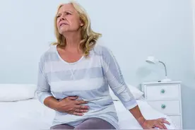女性绝经后，或出现2个难言之隐，医生直言：很正常，别不好意思图片