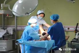 22岁宝妈生产两周后，下体掉出“肉球”，医生检查后怒斥夫妻无知图片