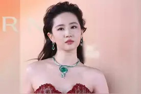 刘亦菲被金鹰奖除名，难怪这些明星都要改回中国国籍图片