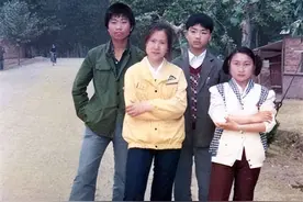 年轻时的刘强东，穿着真叫人心酸，不愧是“白手起家”图片