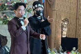 知名女星参加吴宗宪女儿婚礼，衣服拉链突然爆开，急忙躲厕所补救图片