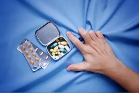转告父母：服用“他汀药”期间，远离这4物，别再忽视了图片