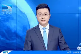 学英语的他，成了卫视联播主播图片