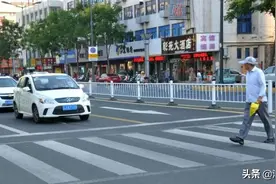 江苏盐城：右转弯正确打开方式是这样的！图片