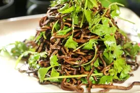 芫荽（yán sui），又名香菜，李时珍称其“能辟一切不正之气”图片