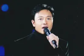 张国荣生前最后一次公开亮相：手抖状态不佳，仍把笑容留给观众图片