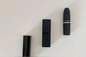 你真的需要那么多口红么？日常化妆有3支就够了图片