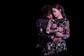 有一种友谊 叫“克不容缓”李克勤容祖儿深情对唱《刻不容缓》图片