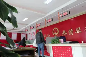 双十一来临 新人领证忙图片