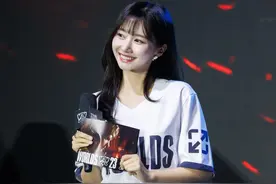 尹秀彬也穿丝儿了，LCK美女主持来华慷慨营业，LPL四美被完爆？图片