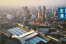 解放桥五一开桥；2022年我国成年国民人均读纸质书4.78本；俄罗斯与联合国将磋商黑海港口农产品外运……图片