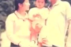 孩子失踪后丈夫跳楼自杀，死前留下八个字，妻子一看泪流满面图片