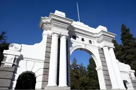 武亦姝高考分数引热议，613分就能考上清华？河南考生哭晕在厕所图片
