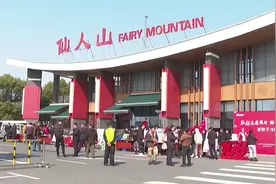 沪蓉高速仙人山服务区开展学雷锋志愿活动图片