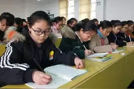 山东一初中生涂鸦教材封面，一本比一本离谱，成功被老师约谈图片