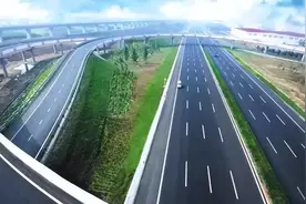重庆将迎来一条高标准、大通行量的高速公路，标准为双向8车道图片