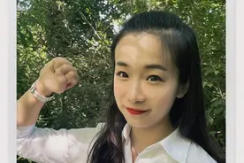 杨鸣带娃妻子晒加班照！夫妻皆在体制内上班，为宣示主权开通账号图片