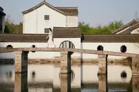 她在杭州郊区建400㎡茶空间：百年老宅的极简改造图片