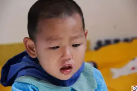 胎儿过大遭遇难产，丈夫不顾医生劝告坚持顺产，一年后后悔晚矣图片