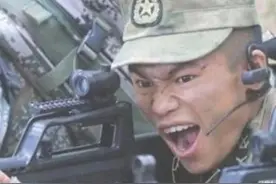 他是《战狼》里唯一的真正特种兵，身高1米5，打架连吴京都怵3分图片