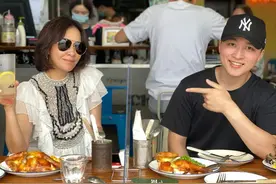 刘嘉玲8亿身家继承人曝光？26岁高大英俊，同进同出情胜母子图片
