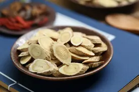 黄芪伤肾，坚持喝黄芪泡水危害多？提醒：真正伤肾的是这3种中药图片