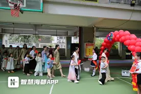 井大小学迎来4对双胞胎新生，老师分辨有妙招图片