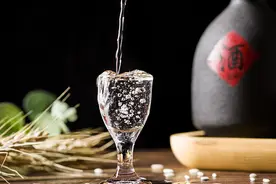 网上买白酒靠谱吗？为什么那么多人喜欢在网上买酒？看完涨知识了图片