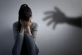 “总感觉有人要害我”这是性格多疑，还是得了精神疾病？图片