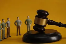 郑州男子，报警要回丢失手机，捡手机者索要5000元的赔偿图片