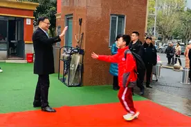 开学记｜成都学子“申小豹”回归校园，开启新学期图片