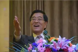 杨维杰有三个博士学位，将董氏奇穴针灸发扬光大，推向了新的高度图片