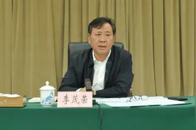 两名厅级干部，主动投案图片