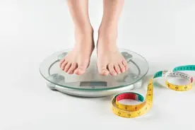 50岁左右女性，身材胖点好还是瘦点好？标准体重公布，对照一下吧图片