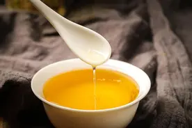 买食用油，不是越贵越好！认准桶上“3行字”，准能买到优质好油图片